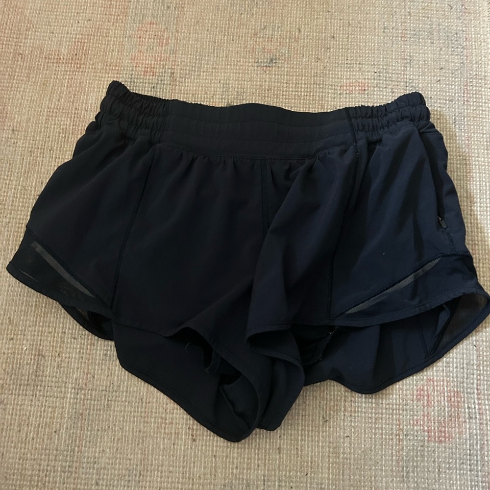 Lululemon Hotty Hot 2.5 inch Shorts Size 8
